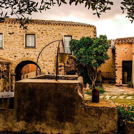 فندق Omu Axiu Orroli المظهر الخارجي الصورة